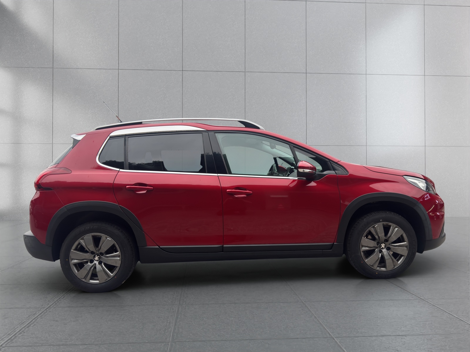 PEUGEOT 2008 1.2 PureTech Allure-image-5