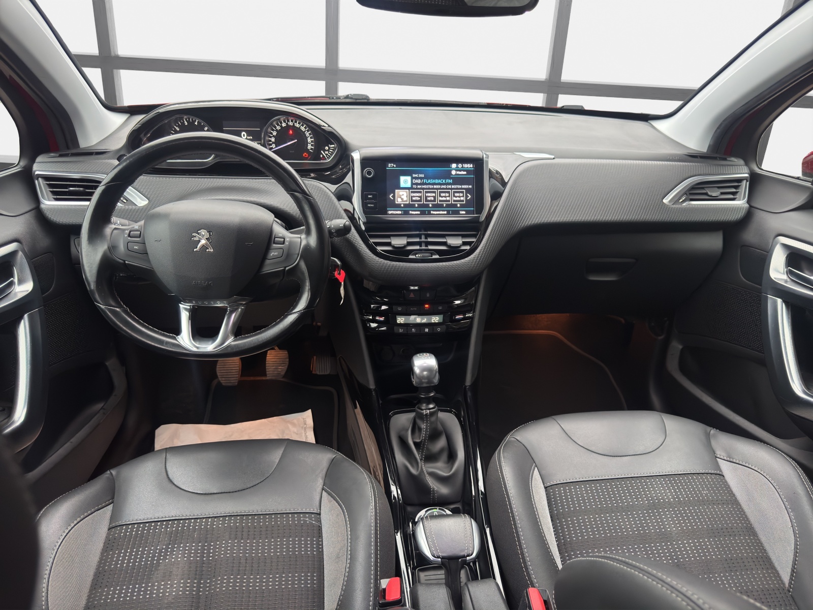 PEUGEOT 2008 1.2 PureTech Allure-image-14
