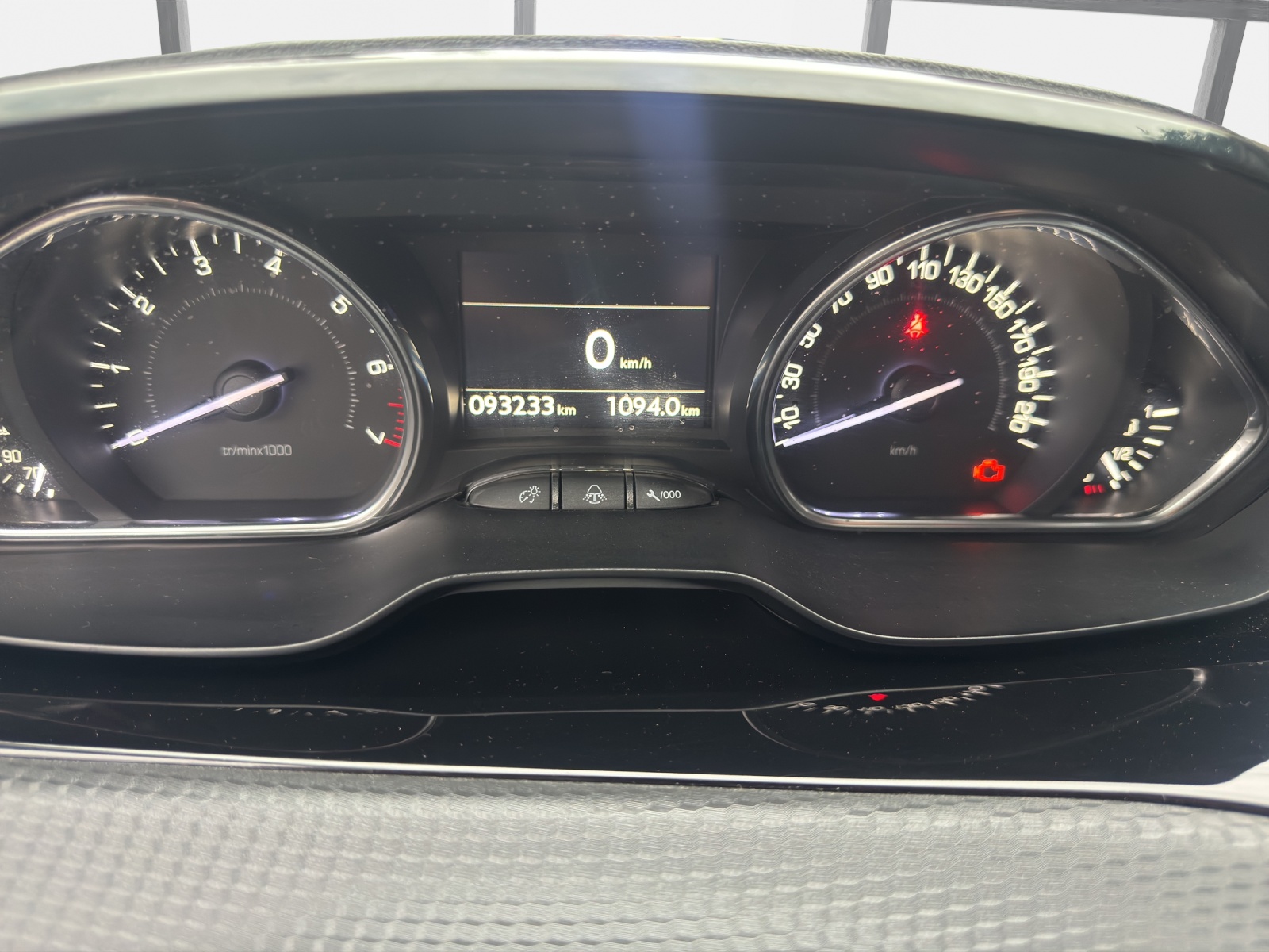 PEUGEOT 2008 1.2 PureTech Allure-image-10