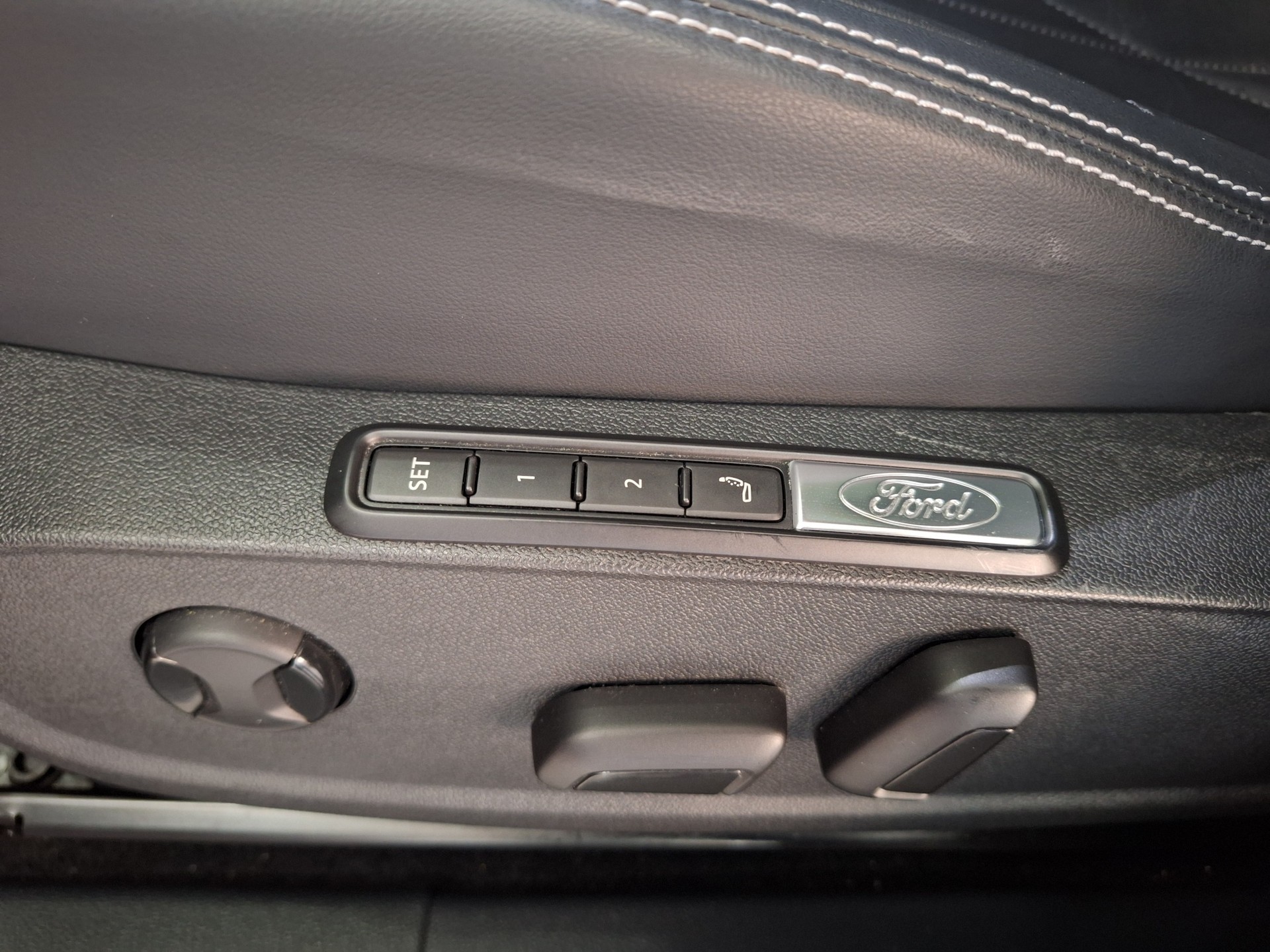 FORD Explorer Elektro 79kWh Extended Range Premium⚡Mit elektrischer Anhängerkupplung & Hersteller Garantie bis Aug.2027⚡-image-7