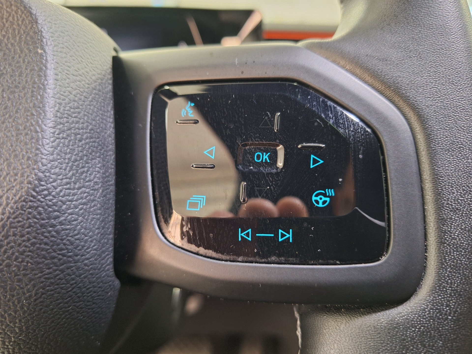 FORD Explorer Elektro 79kWh Extended Range Premium⚡Mit elektrischer Anhängerkupplung & Hersteller Garantie bis Aug.2027⚡-image-13