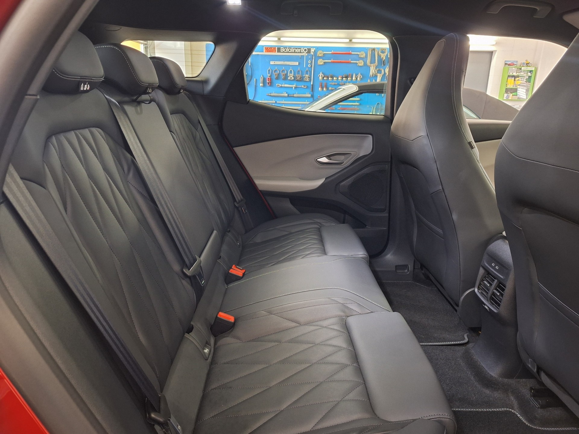 FORD Explorer Elektro 79kWh Extended Range Premium⚡Mit elektrischer Anhängerkupplung & Hersteller Garantie bis Aug.2027⚡-image-23