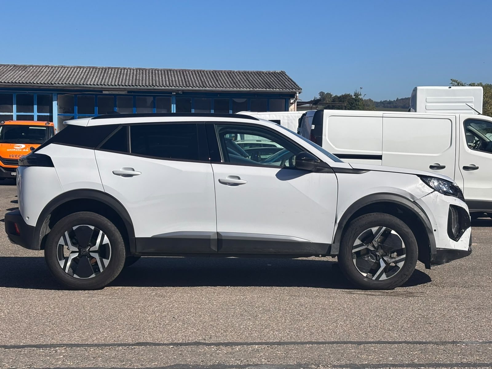 PEUGEOT 2008 1.2 145 MHEV Allure-image-3