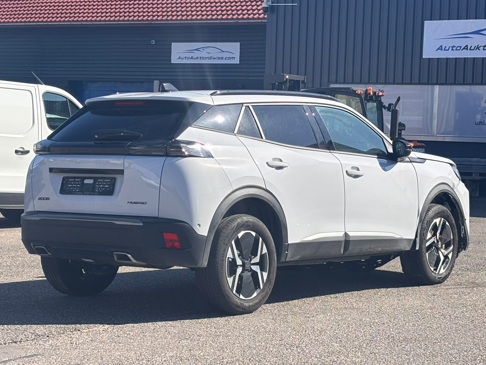 PEUGEOT 2008 1.2 145 MHEV Allure-image-4