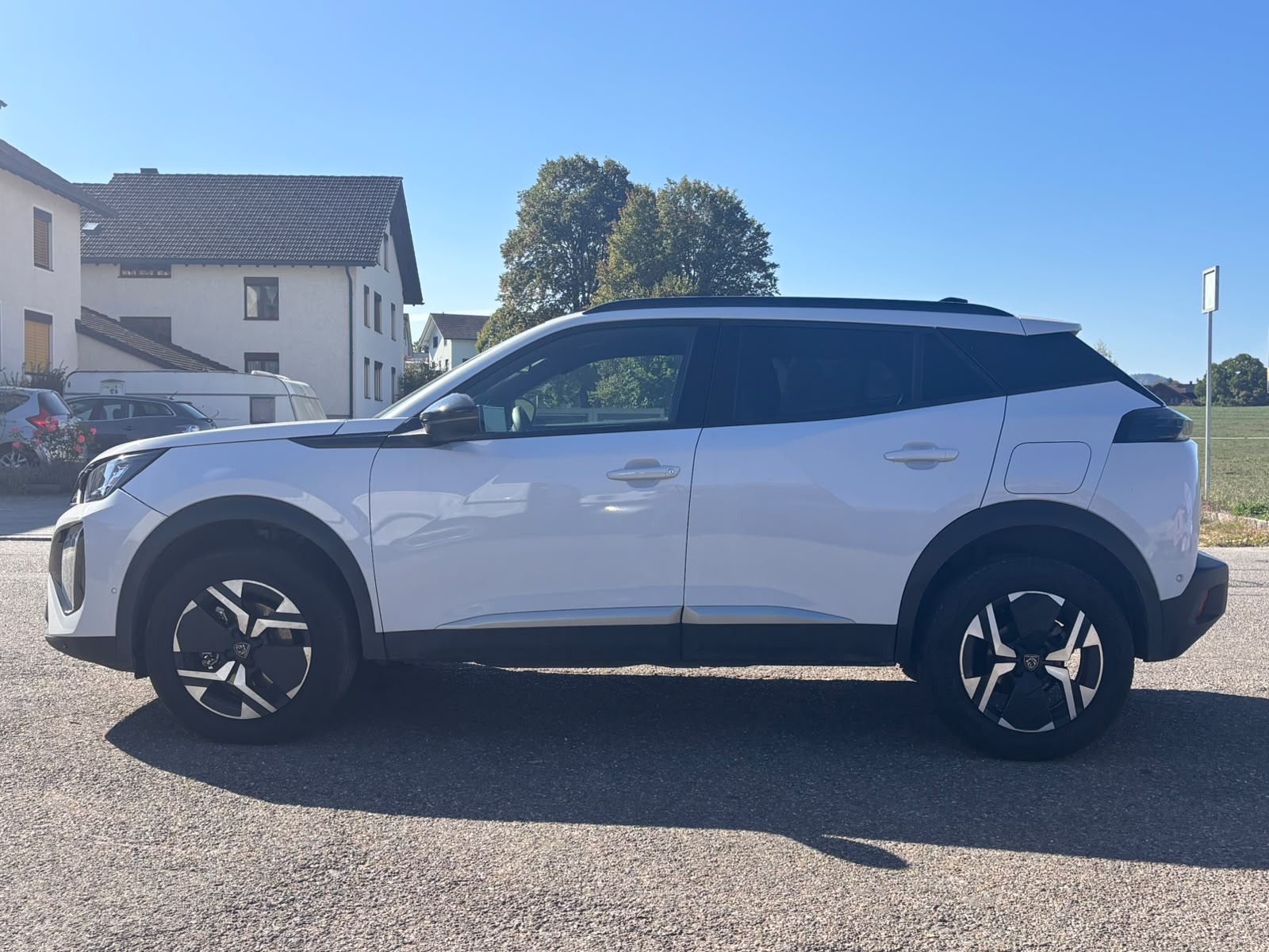 PEUGEOT 2008 1.2 145 MHEV Allure-image-7