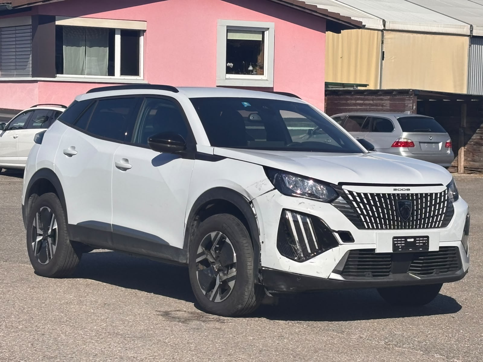 PEUGEOT 2008 1.2 145 MHEV Allure-image-2