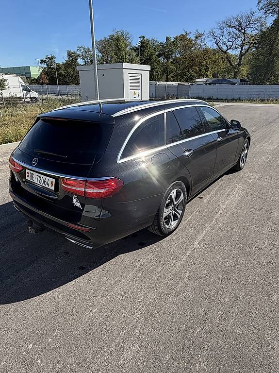 MERCEDES-BENZ E 220 d Avantgarde 4Matic 9G-Tronic-image-2
