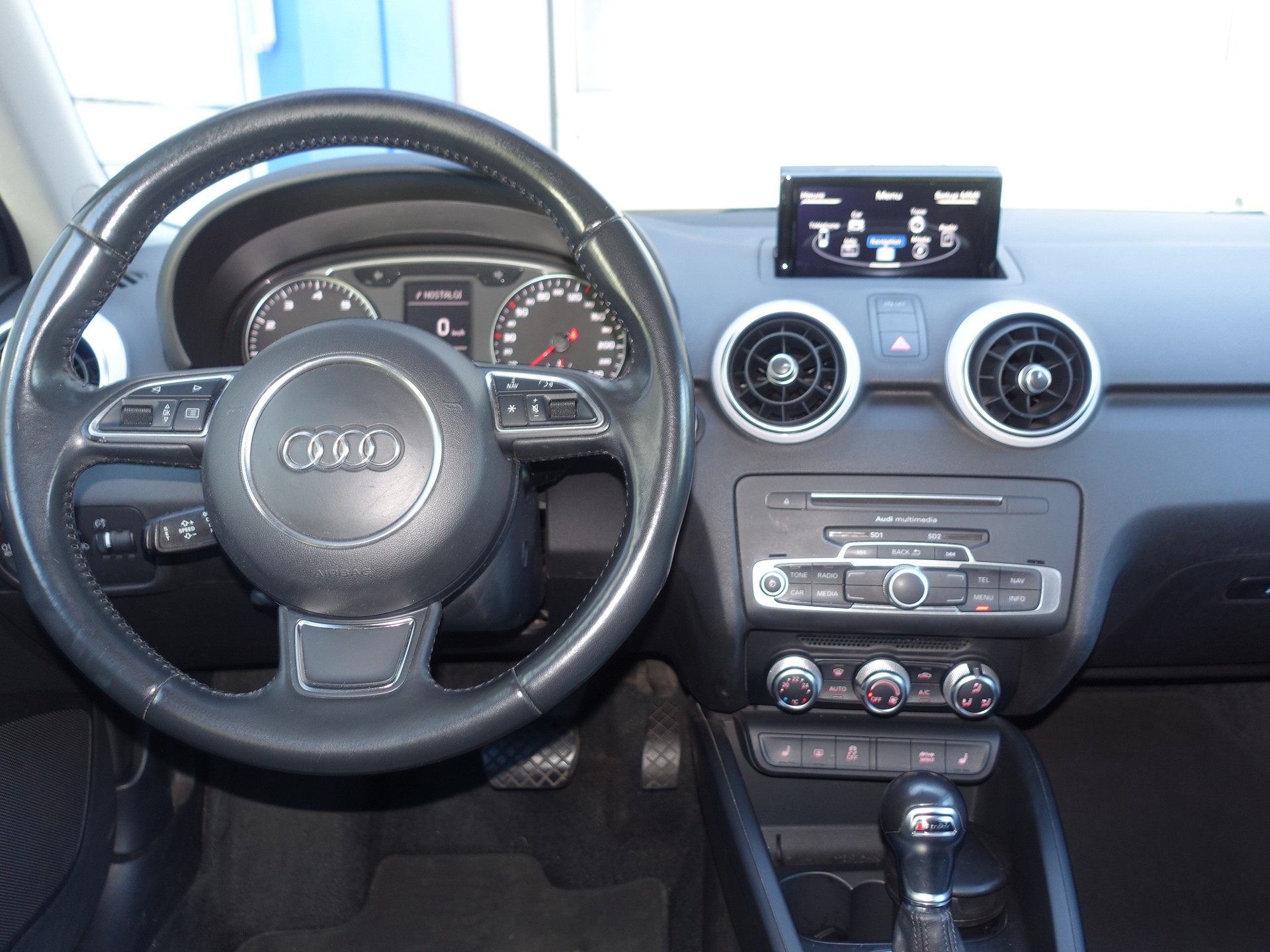 AUDI A1 Sportback 1.4 TFSI Design S-tronic-image-10