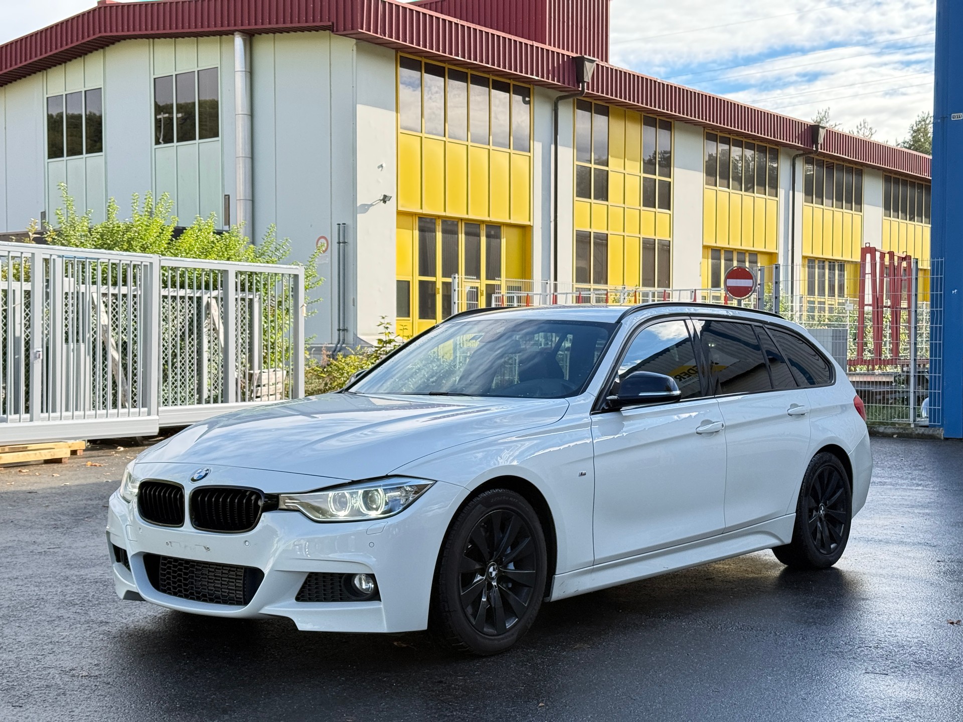 BMW 335i xDrive Touring M Sport Steptronic-image-0