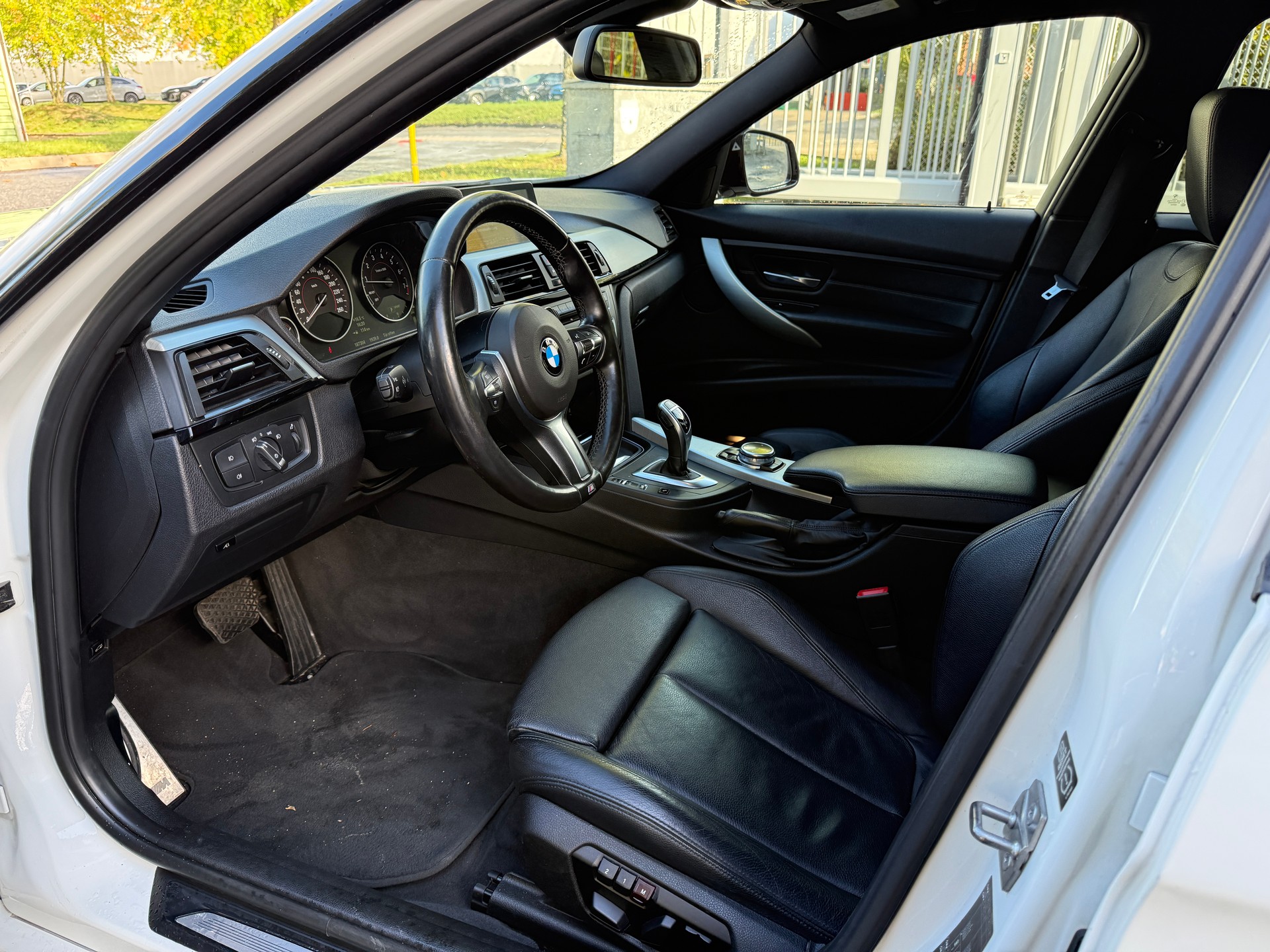 BMW 335i xDrive Touring M Sport Steptronic-image-11