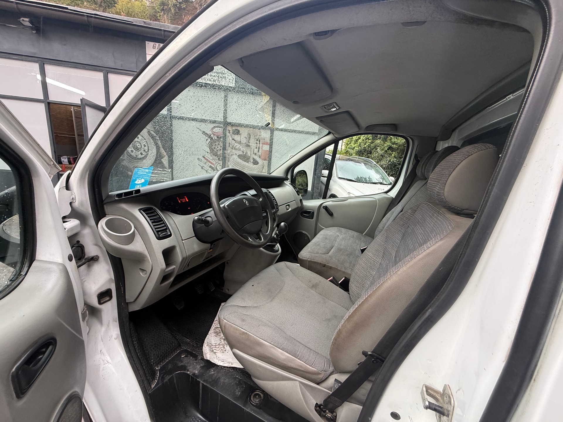 RENAULT Trafic 2.0 dCi 115 2.9t L2H1-image-6