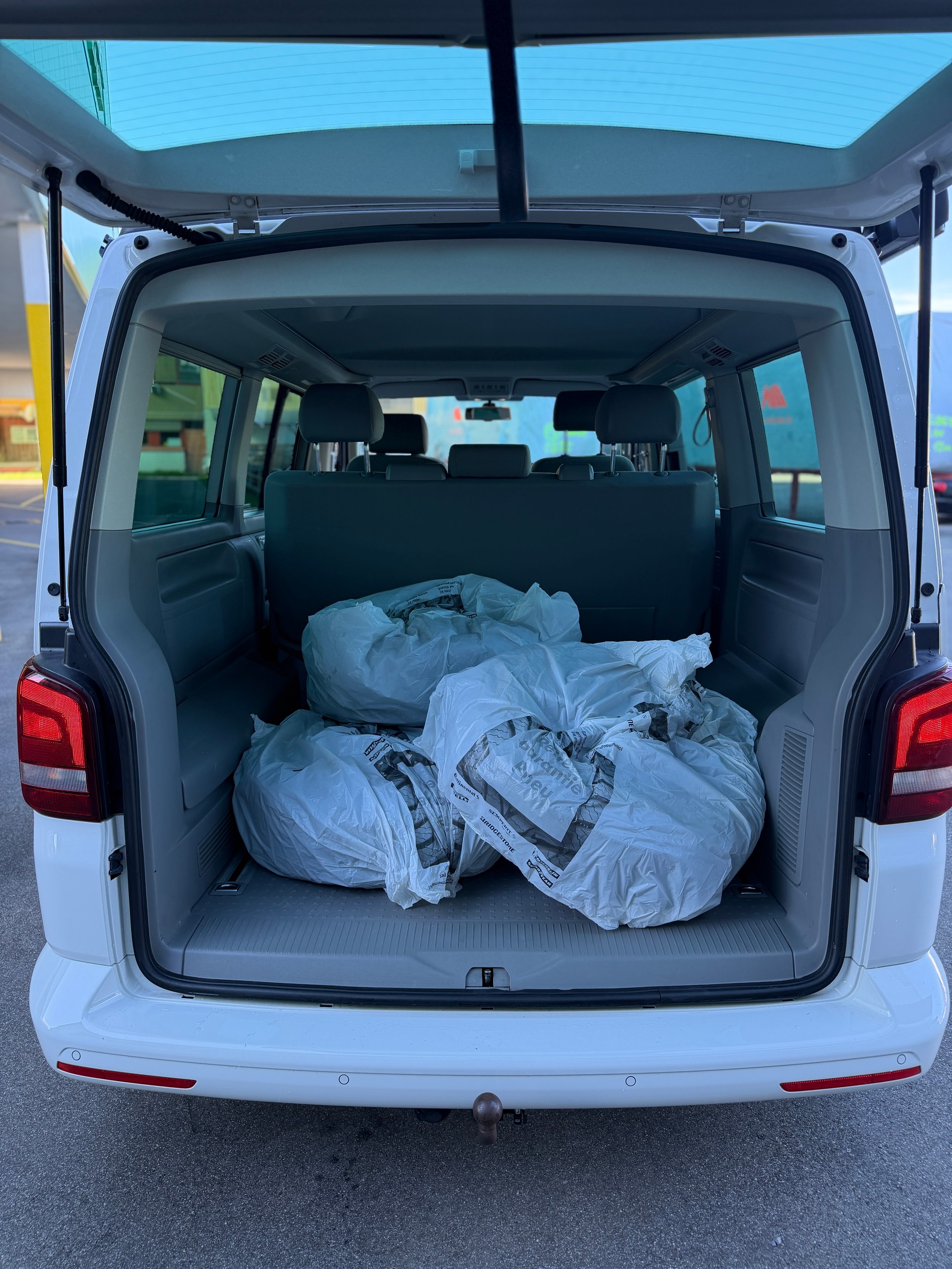 VW T5 California 2.0 TDI Beach Edition-image-14