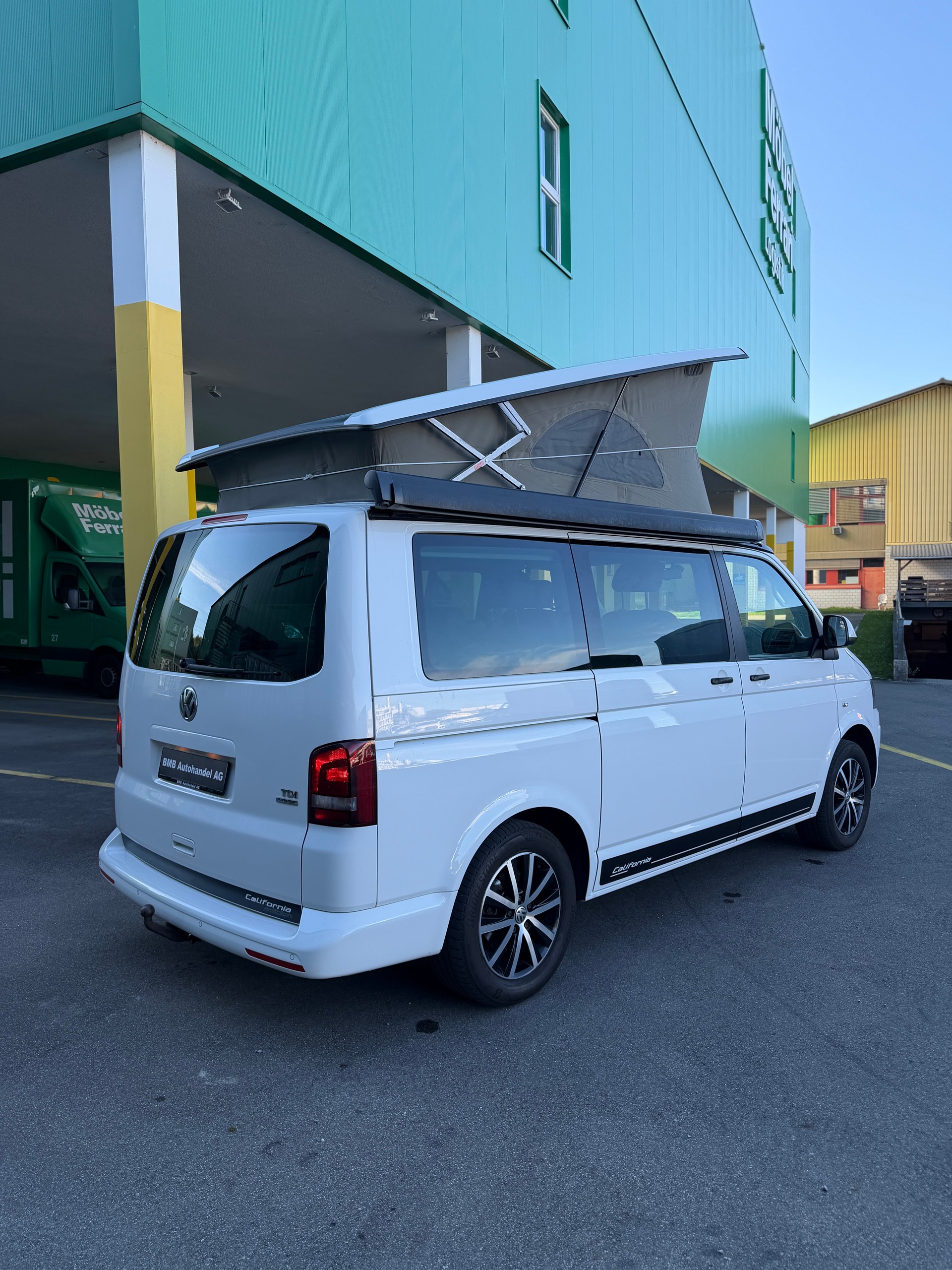 VW T5 California 2.0 TDI Beach Edition-image-11