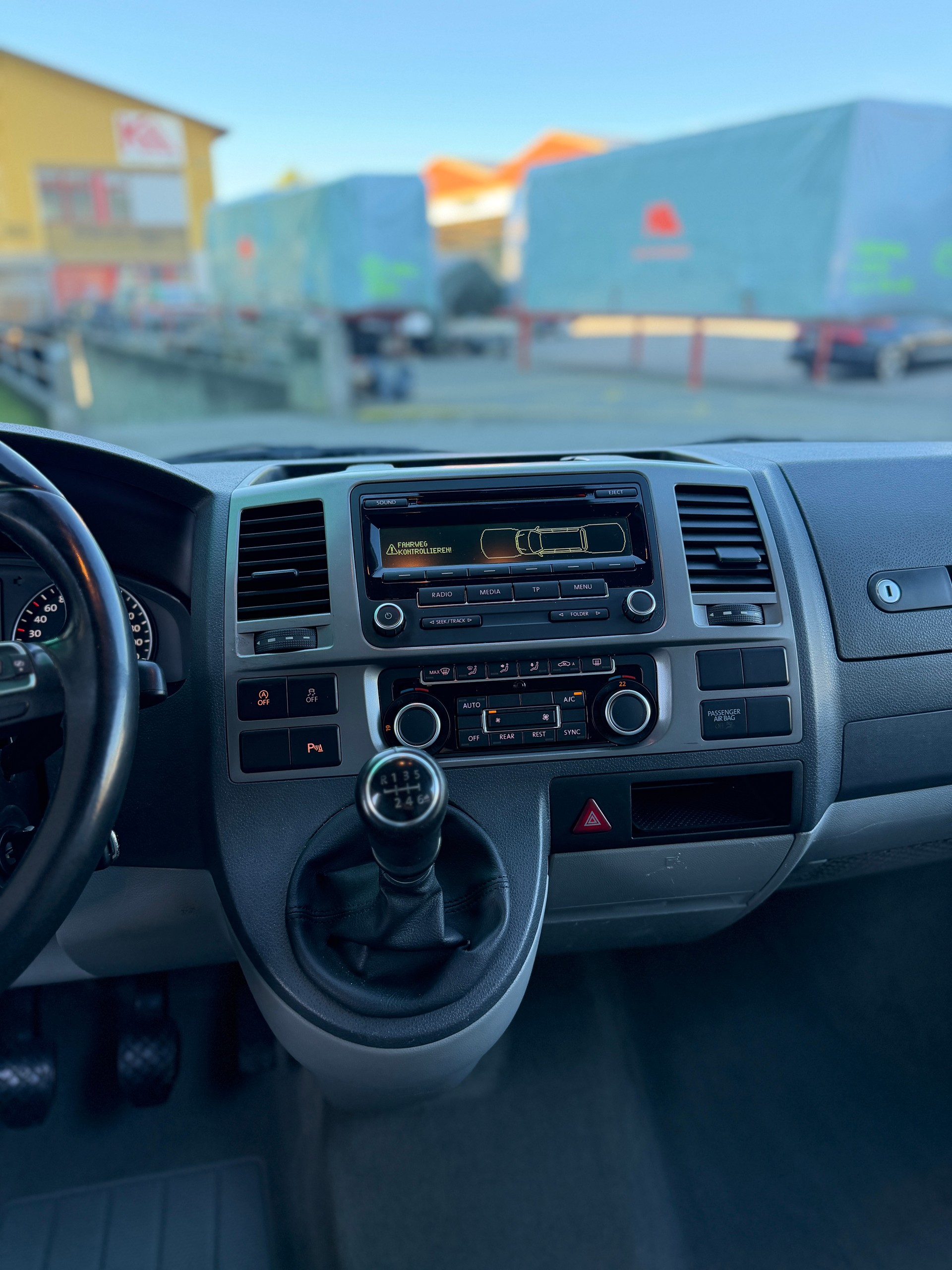 VW T5 California 2.0 TDI Beach Edition-image-8