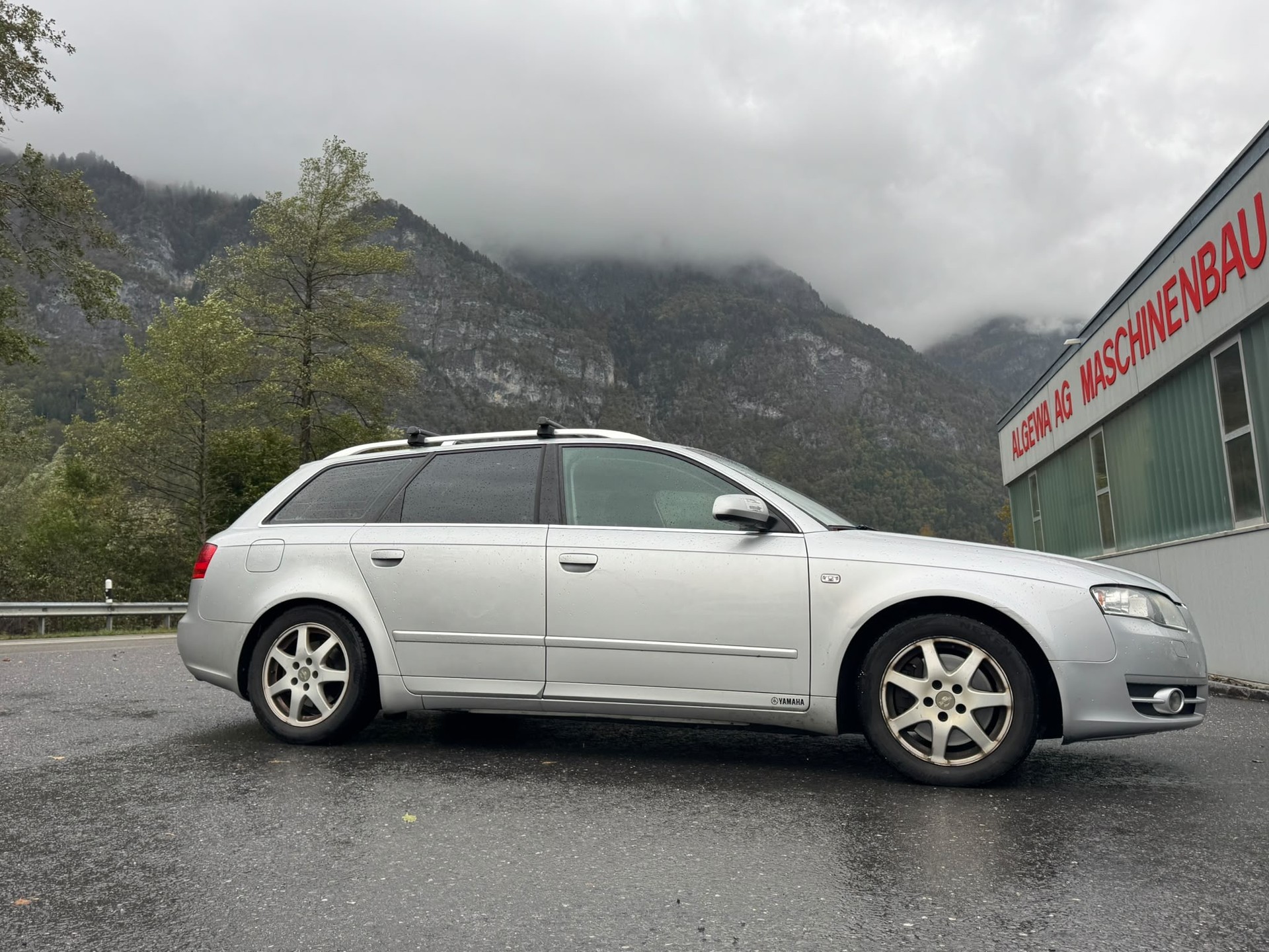 AUDI A4 Avant 2.0 Turbo FSI quattro-image-6