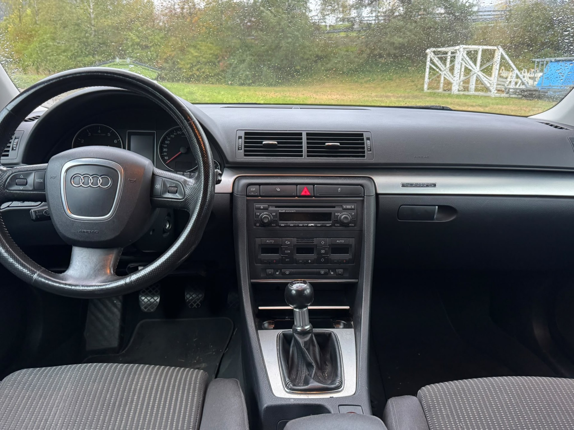 AUDI A4 Avant 2.0 Turbo FSI quattro-image-12