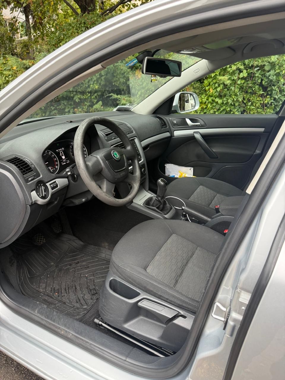 SKODA Octavia Combi 1.6 TDI Active-image-3