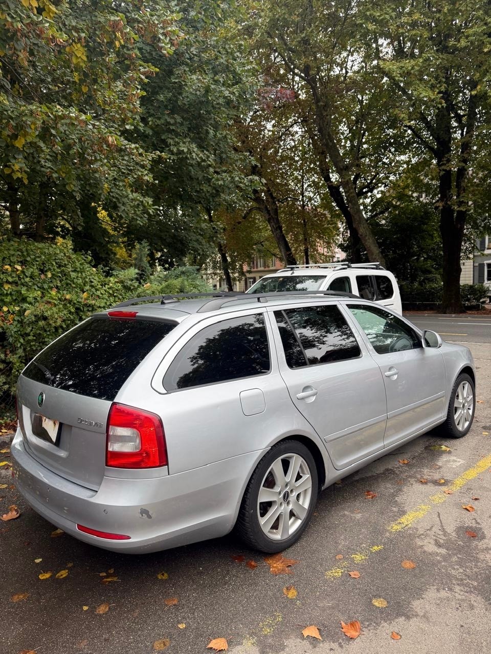 SKODA Octavia Combi 1.6 TDI Active-image-1