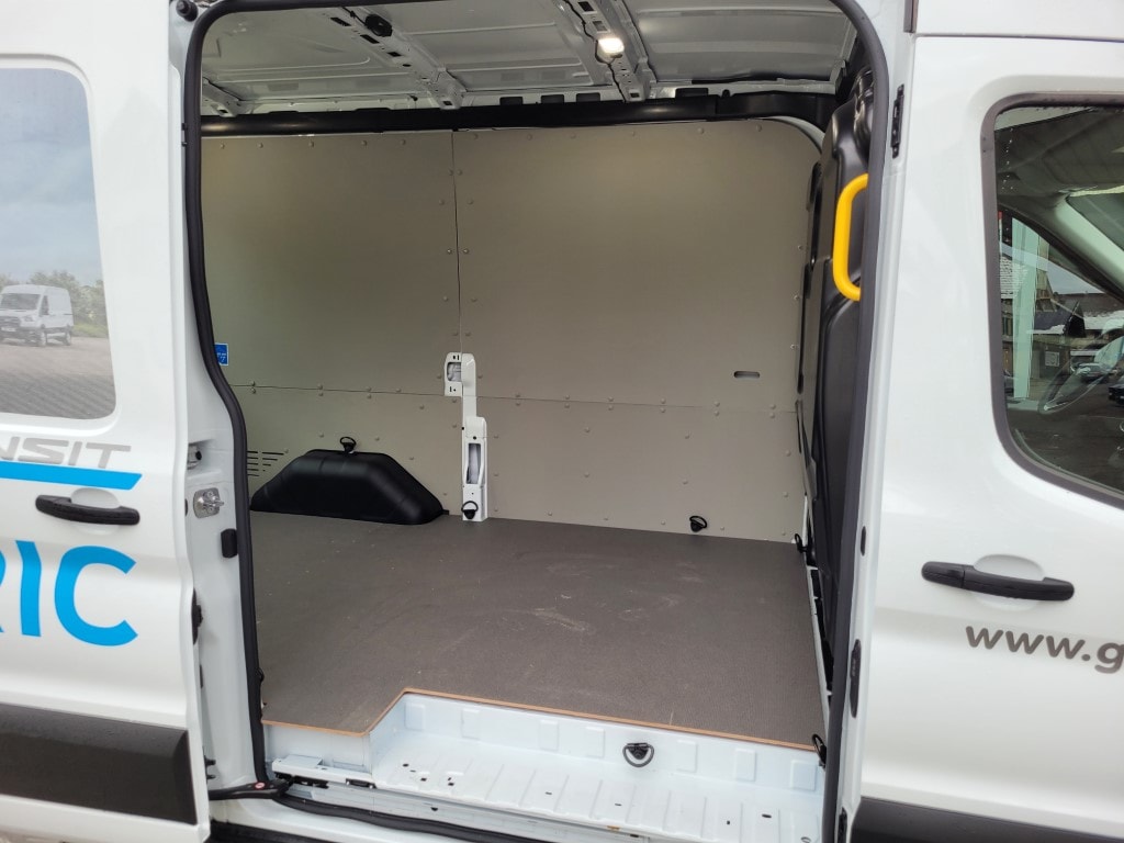 FORD E-Transit Van 350 L2H2 67kWh Trend-image-7