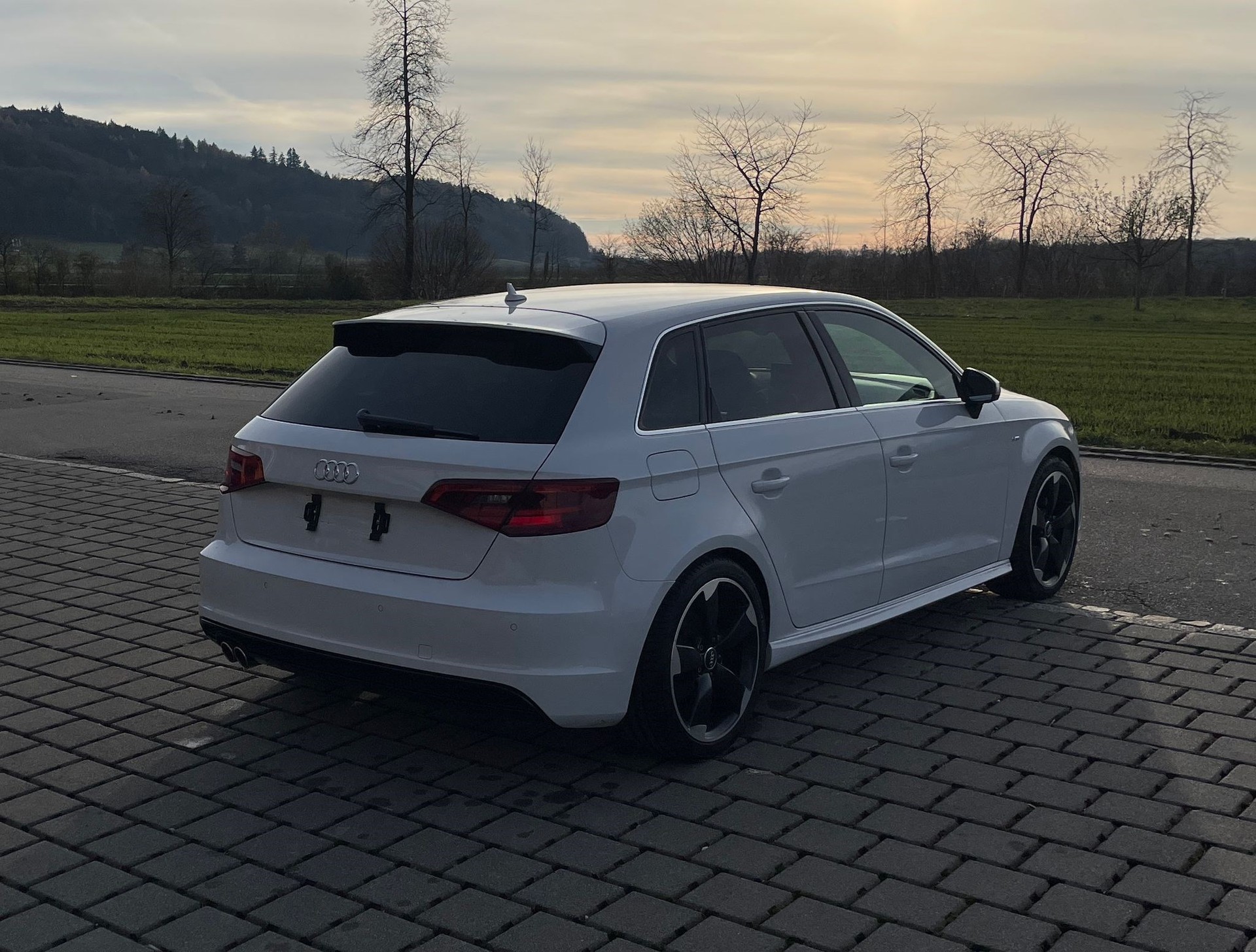 AUDI A3 Sportback 2.0 TDI Ambiente quattro S-tronic-image-5