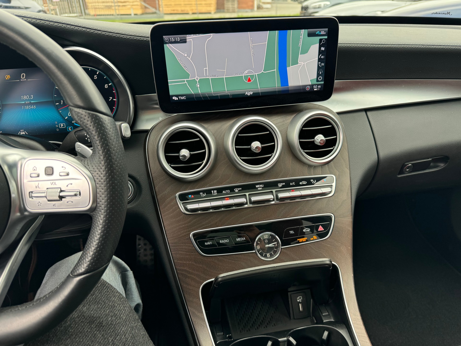 MERCEDES-BENZ C 400 AMG Line 4Matic 9G-Tronic-image-12