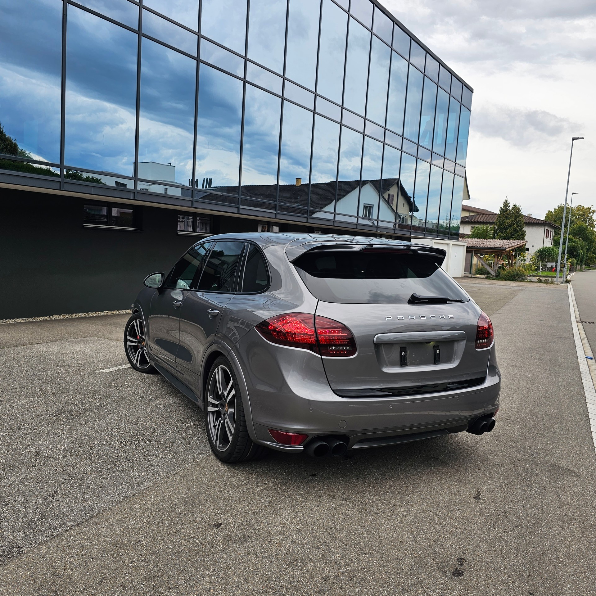 PORSCHE Cayenne GTS-image-4