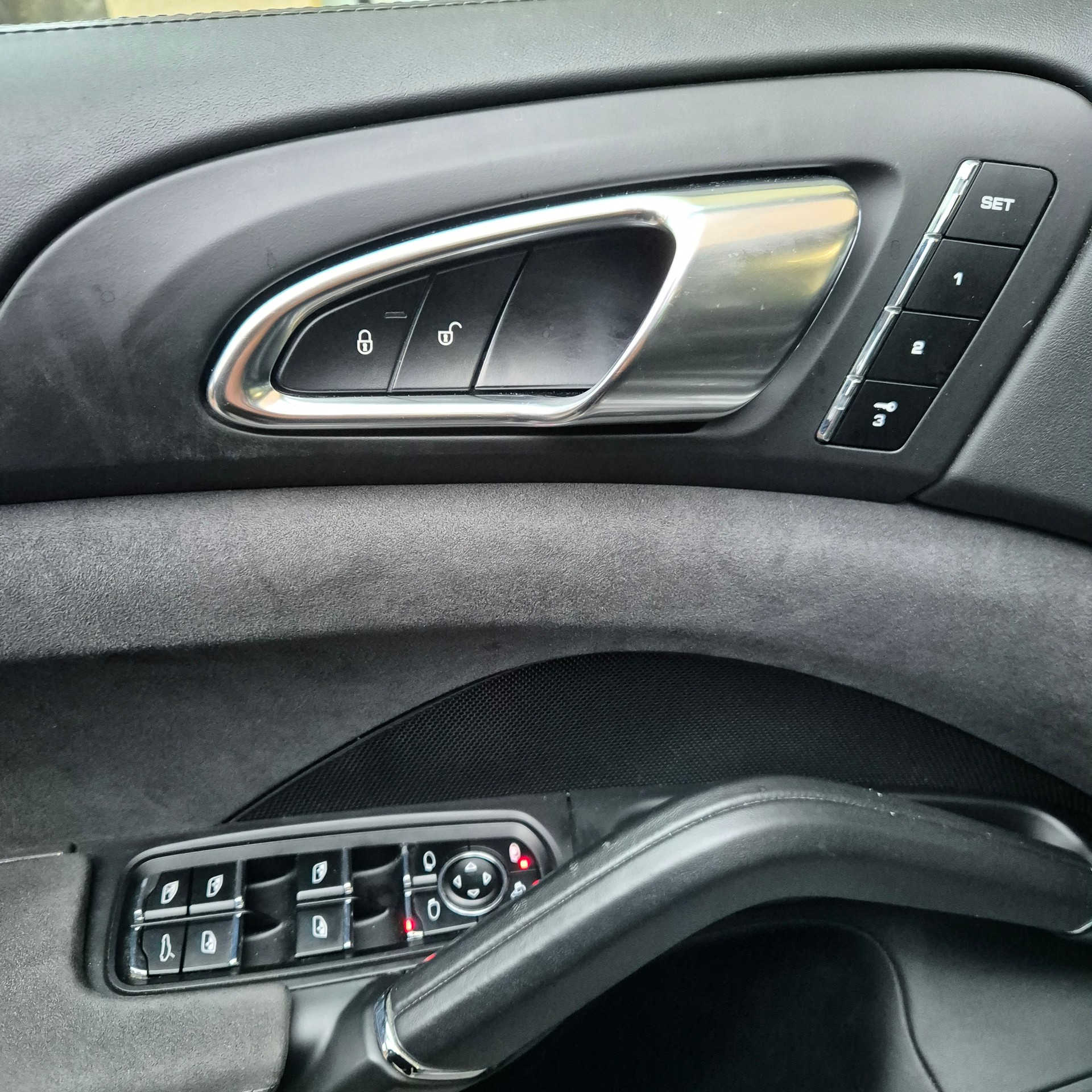 PORSCHE Cayenne GTS-image-11