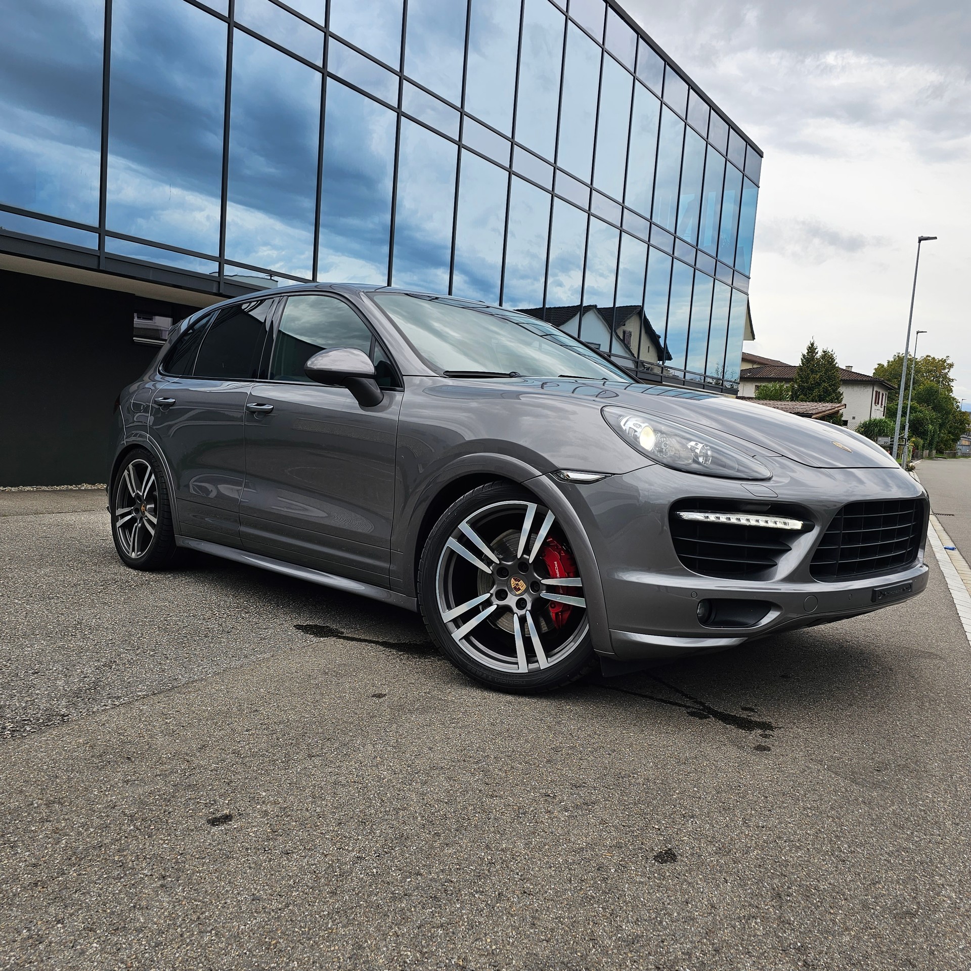 PORSCHE Cayenne GTS-image-2