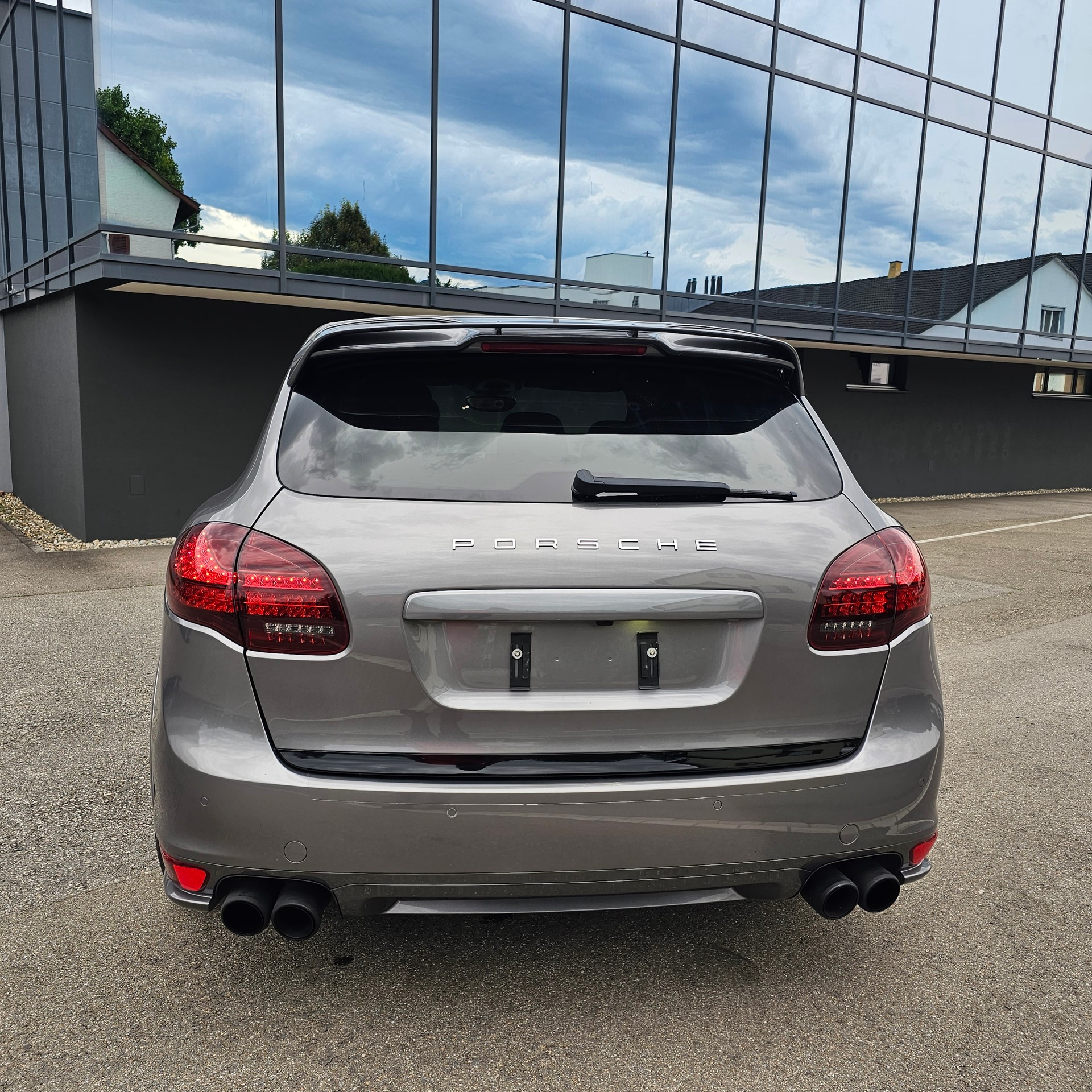 PORSCHE Cayenne GTS-image-3