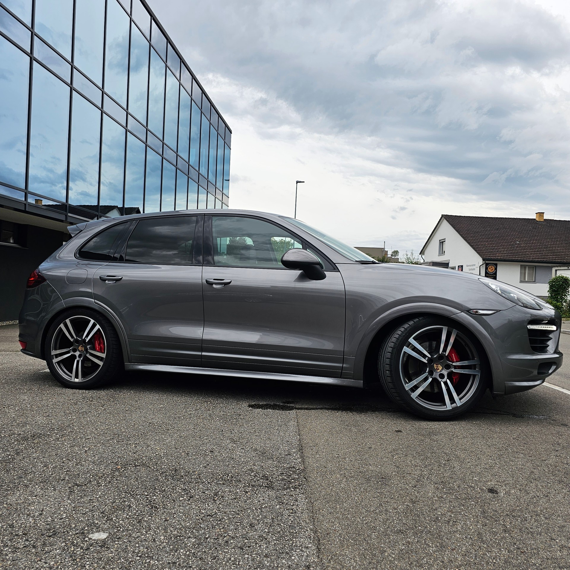 PORSCHE Cayenne GTS-image-1
