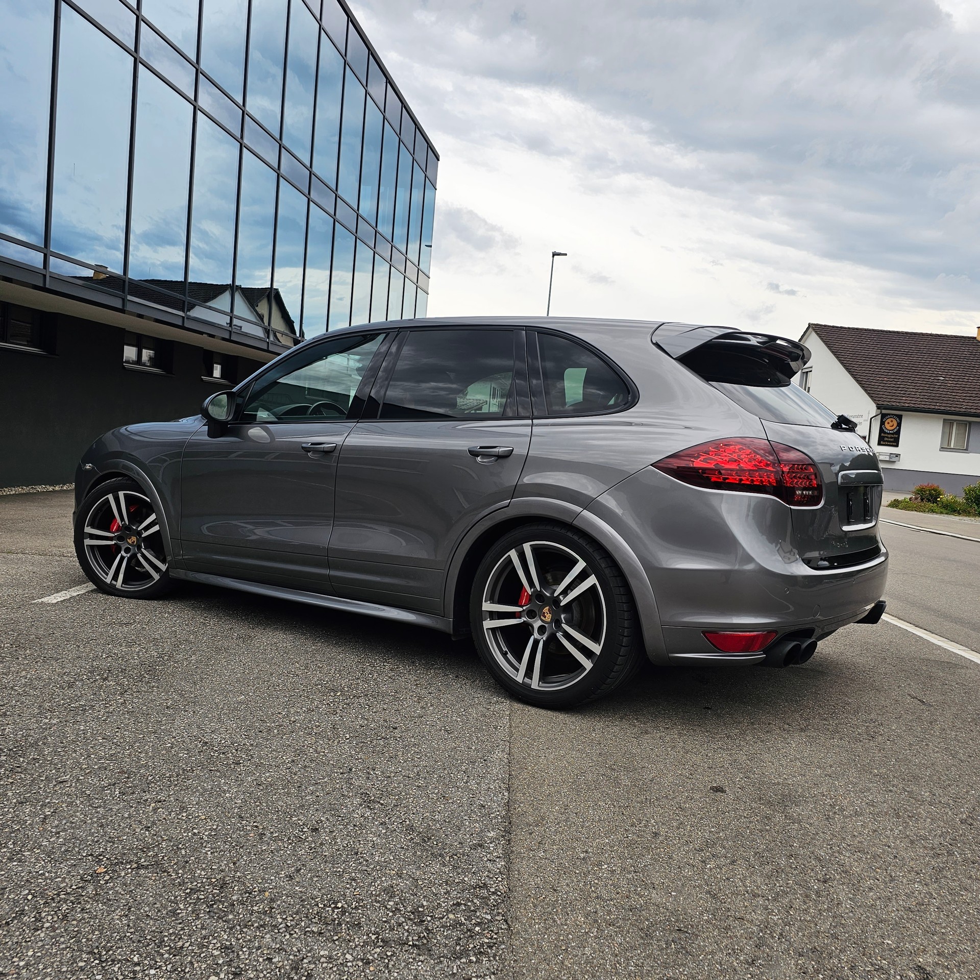 PORSCHE Cayenne GTS-image-5