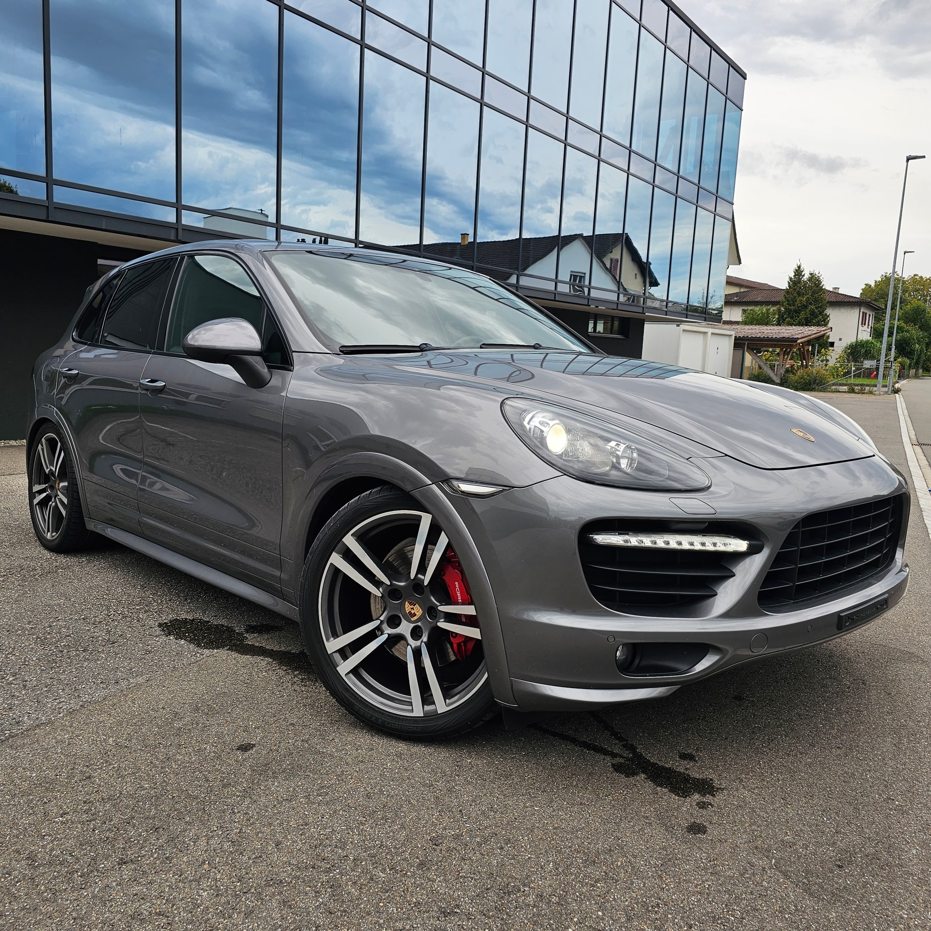 PORSCHE Cayenne GTS-image-0