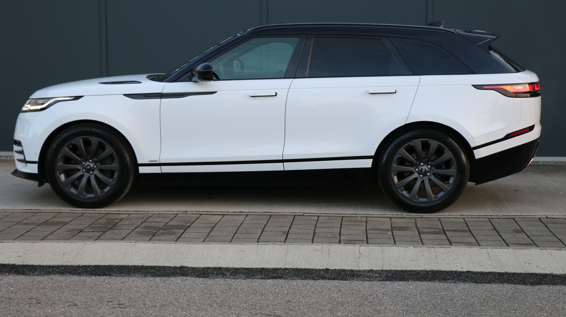 LAND ROVER RR Velar D 300 SE-image-2