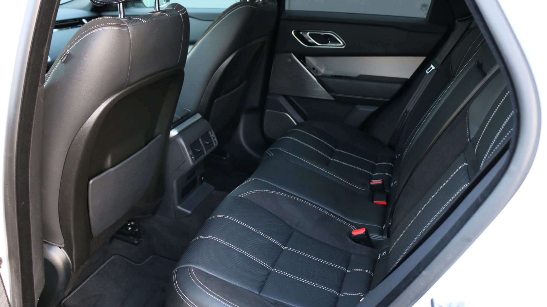LAND ROVER RR Velar D 300 SE-image-16