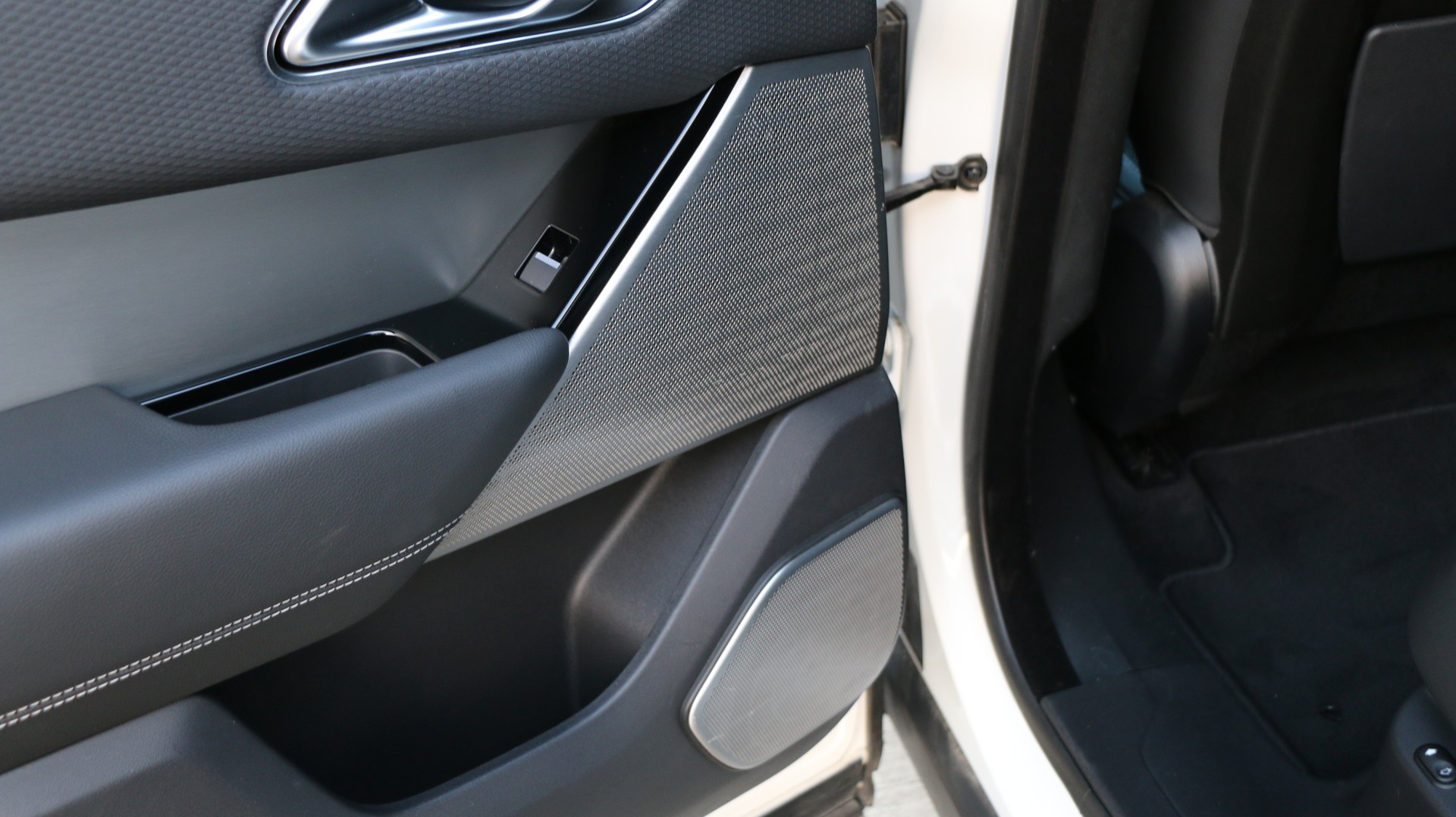 LAND ROVER RR Velar D 300 SE-image-15