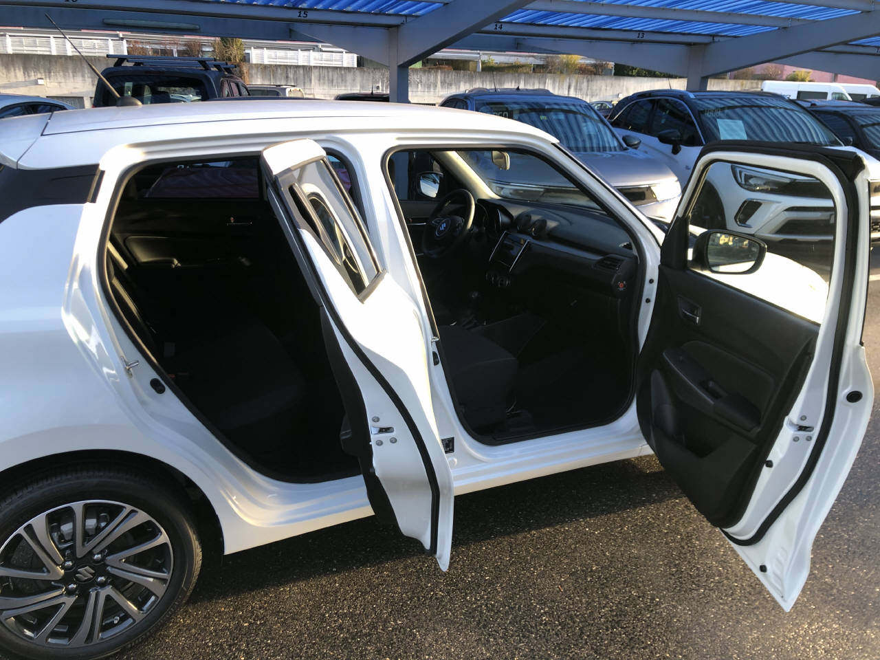SUZUKI Swift 1.2 Compact Top Hybrid-image-7