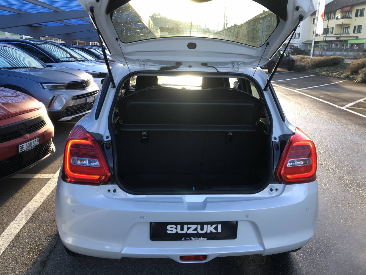 SUZUKI Swift 1.2 Compact Top Hybrid-image-5