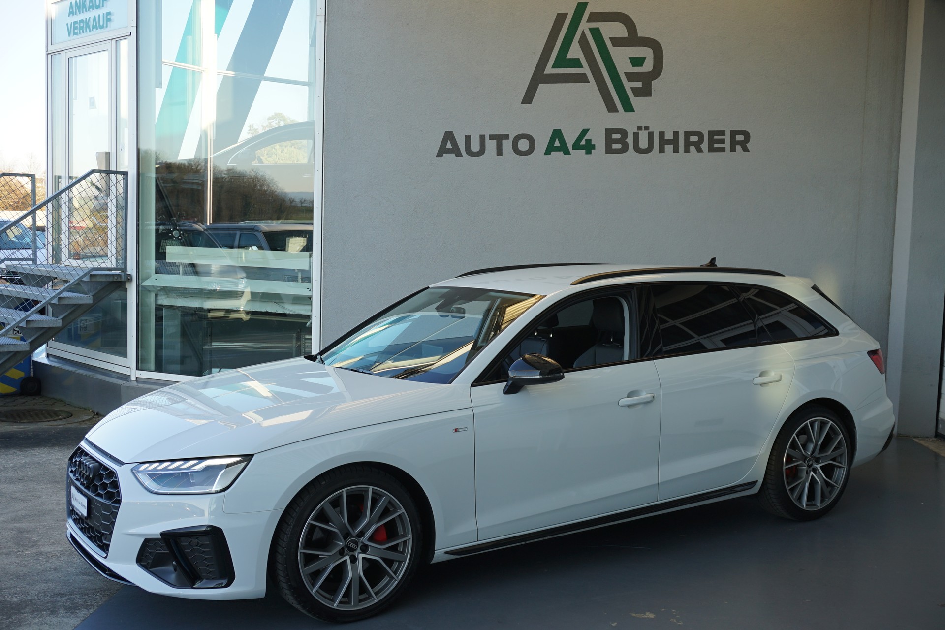 AUDI A4 Avant 40 TDI S-Line quattro 204PS-image-1