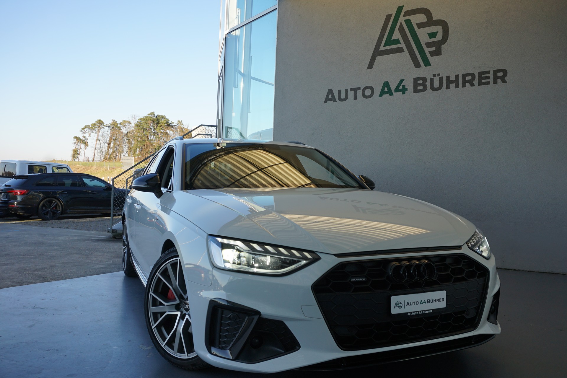 AUDI A4 Avant 40 TDI S-Line quattro 204PS-image-2