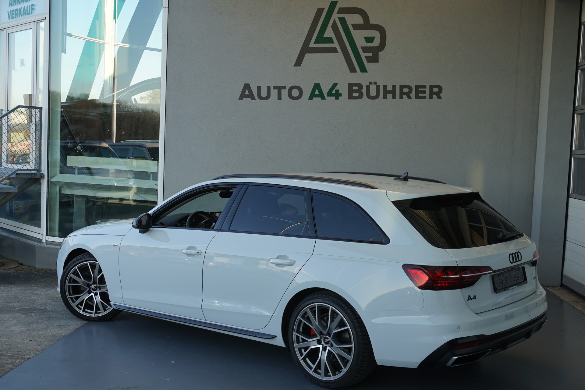 AUDI A4 Avant 40 TDI S-Line quattro 204PS-image-4