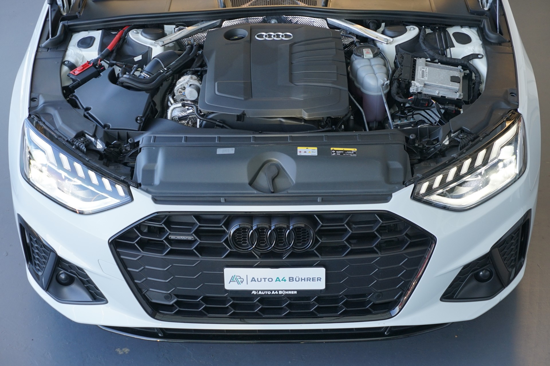AUDI A4 Avant 40 TDI S-Line quattro 204PS-image-14