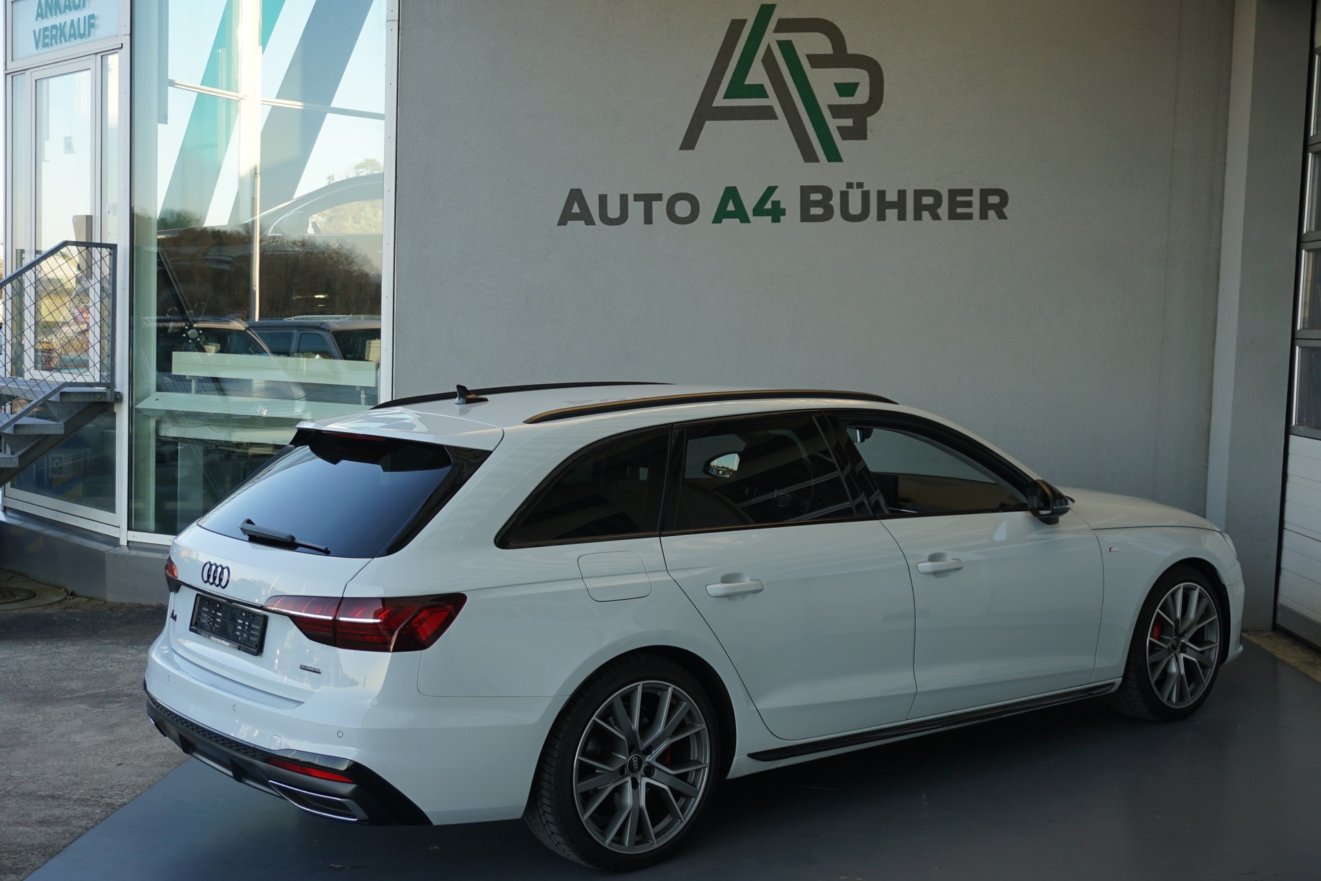 AUDI A4 Avant 40 TDI S-Line quattro 204PS-image-6