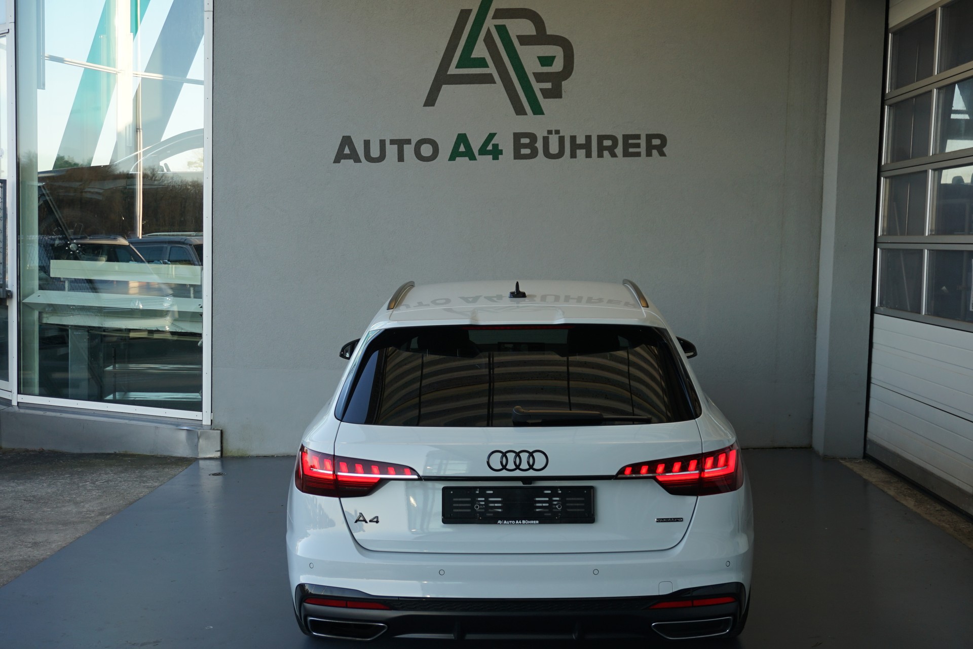 AUDI A4 Avant 40 TDI S-Line quattro 204PS-image-10