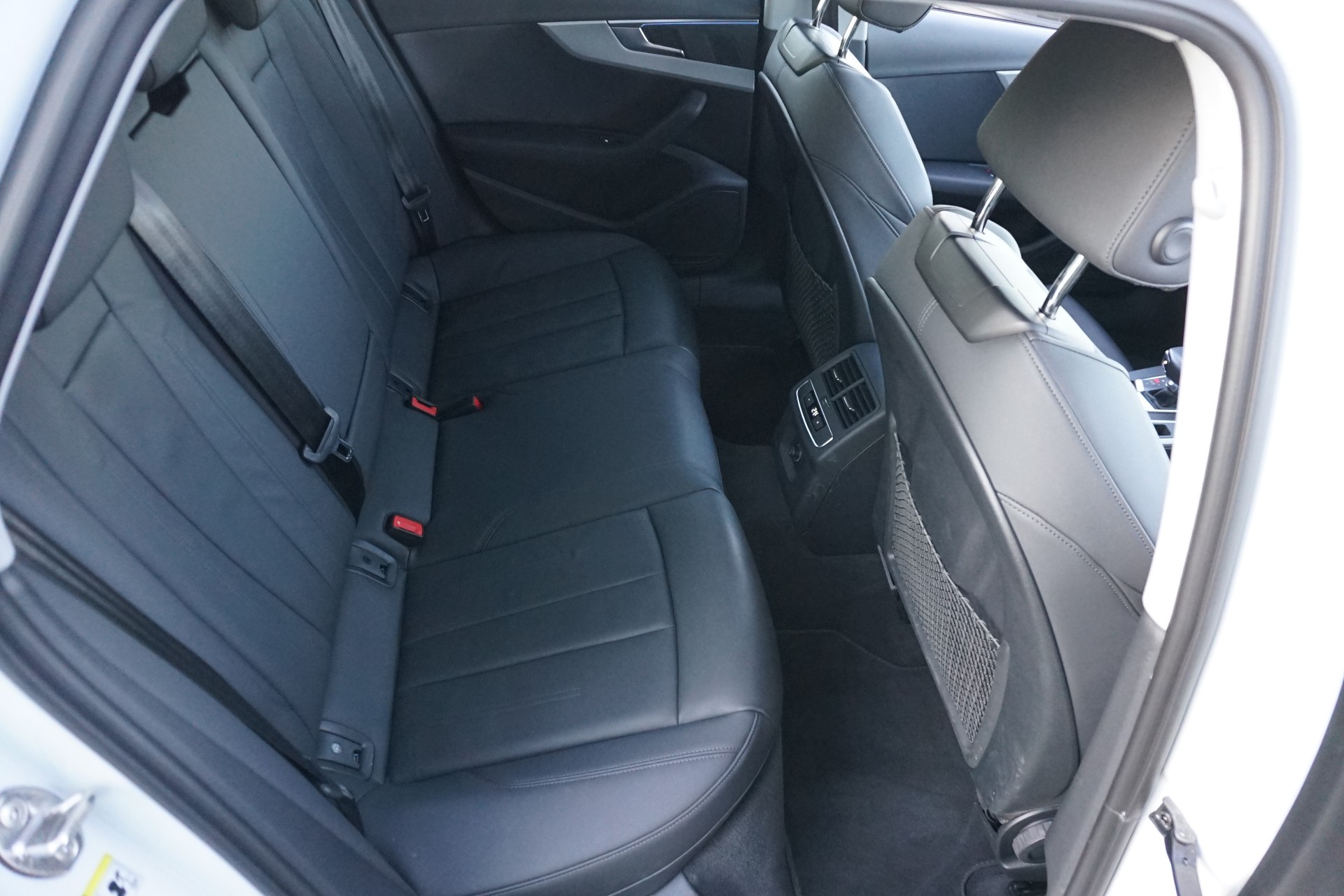 AUDI A4 Avant 40 TDI S-Line quattro 204PS-image-24