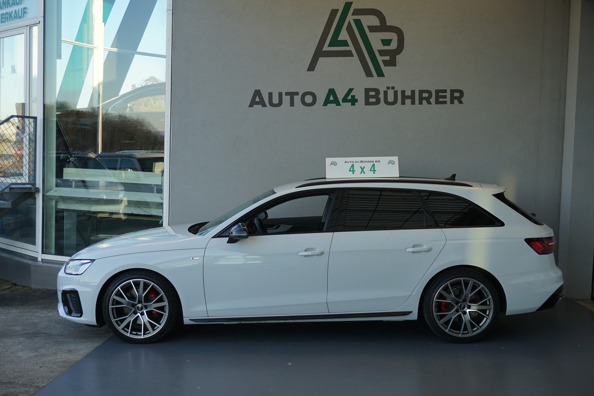 AUDI A4 Avant 40 TDI S-Line quattro 204PS-image-0