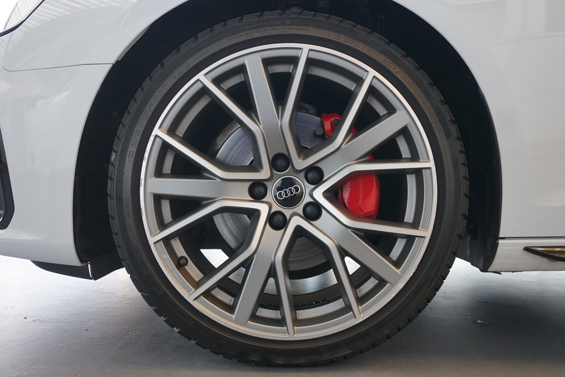 AUDI A4 Avant 40 TDI S-Line quattro 204PS-image-13