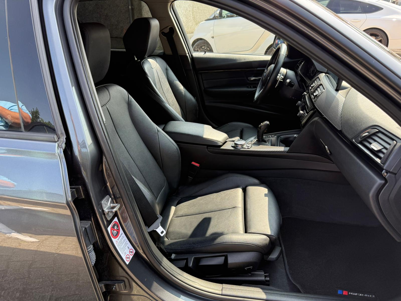BMW 320d xDrive Touring Sport Line Steptronic-image-13