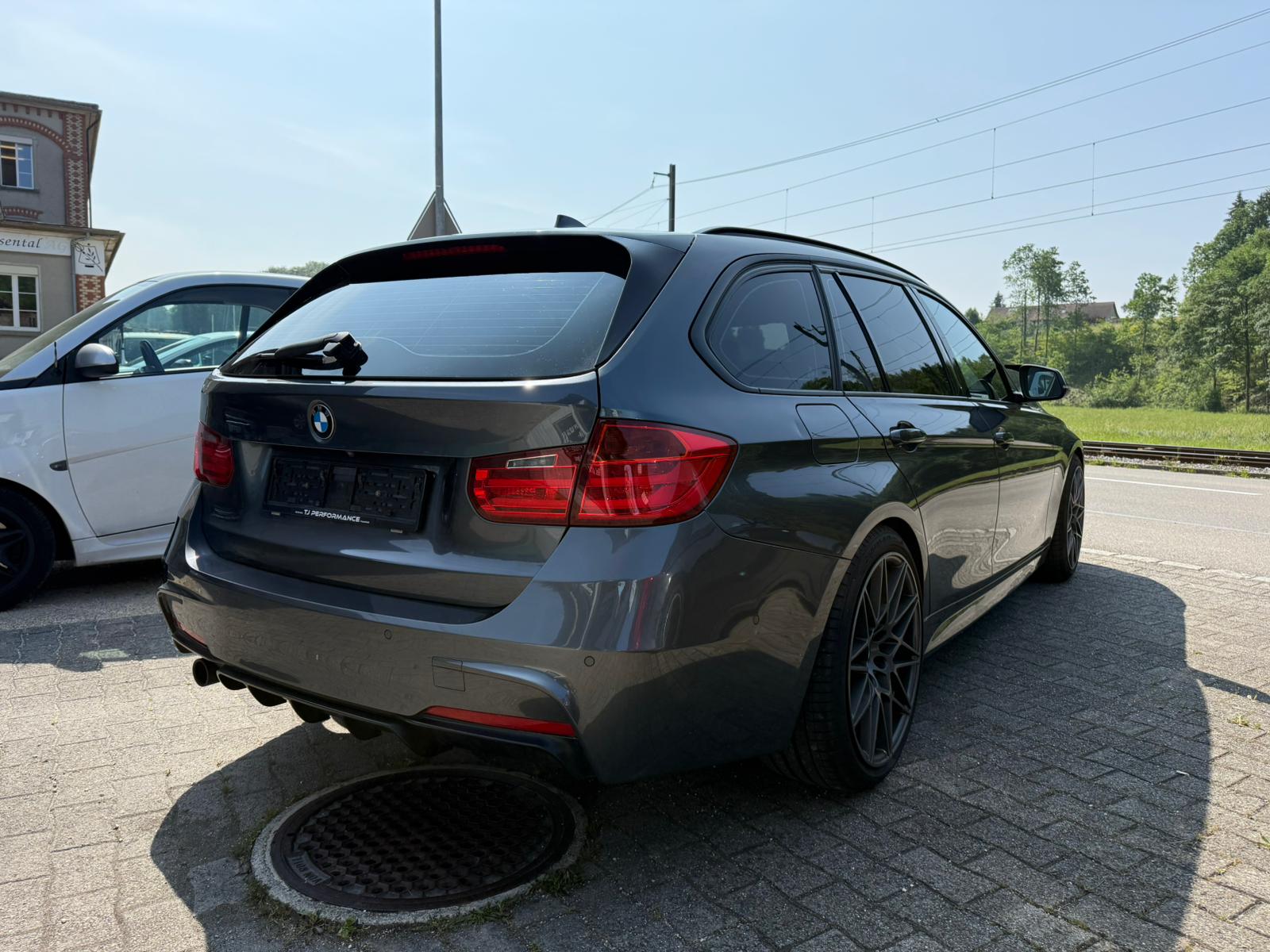 BMW 320d xDrive Touring Sport Line Steptronic-image-5