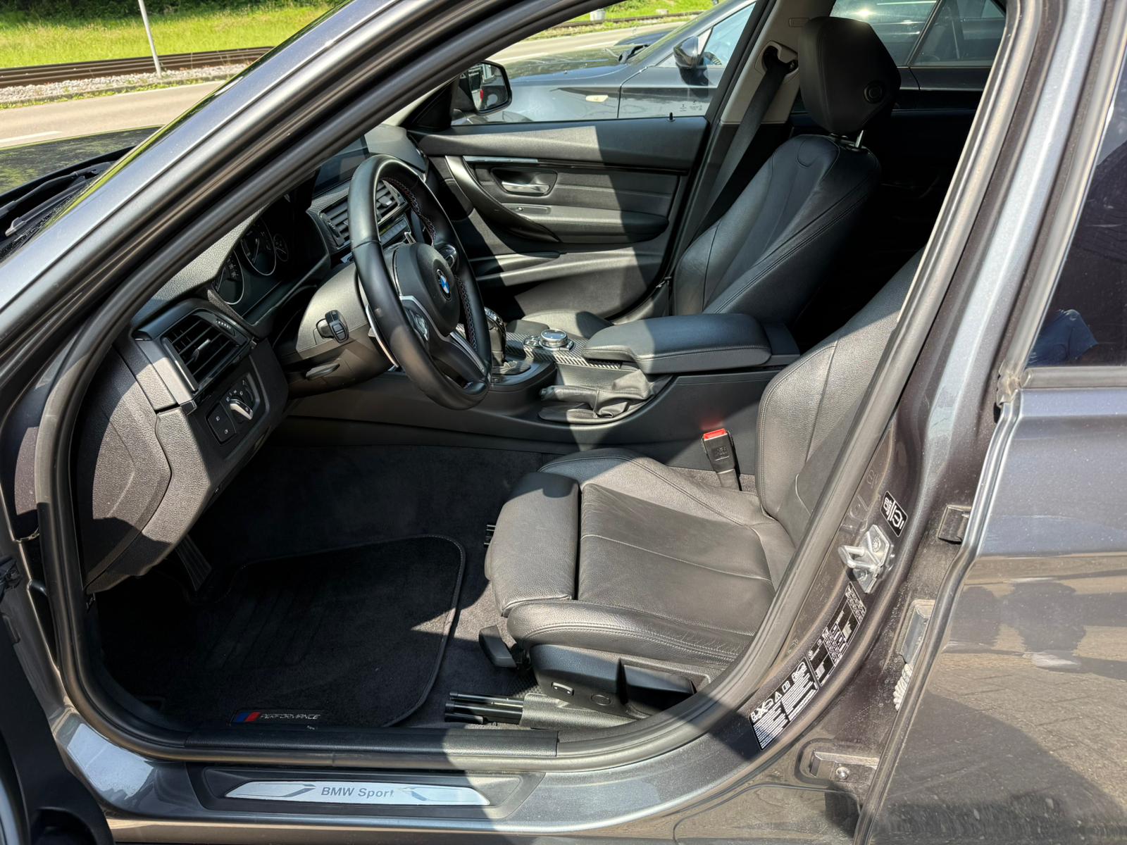 BMW 320d xDrive Touring Sport Line Steptronic-image-10