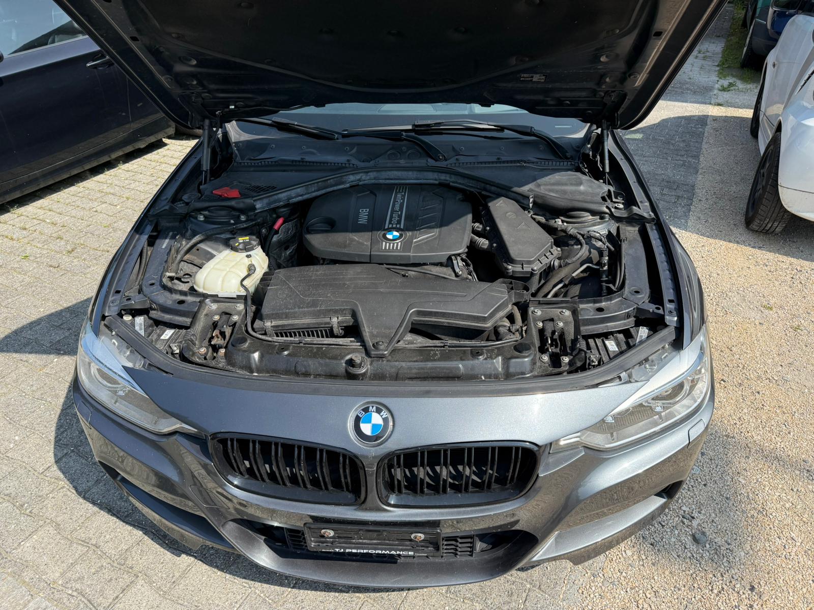BMW 320d xDrive Touring Sport Line Steptronic-image-2